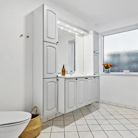 Apartment 1 Bedroom Cozy In *